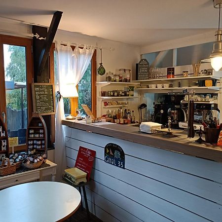 Ille Flottante, Maison Eclusiere Et Hebergements Insolites Sur Le Canal Hédé Exterior foto