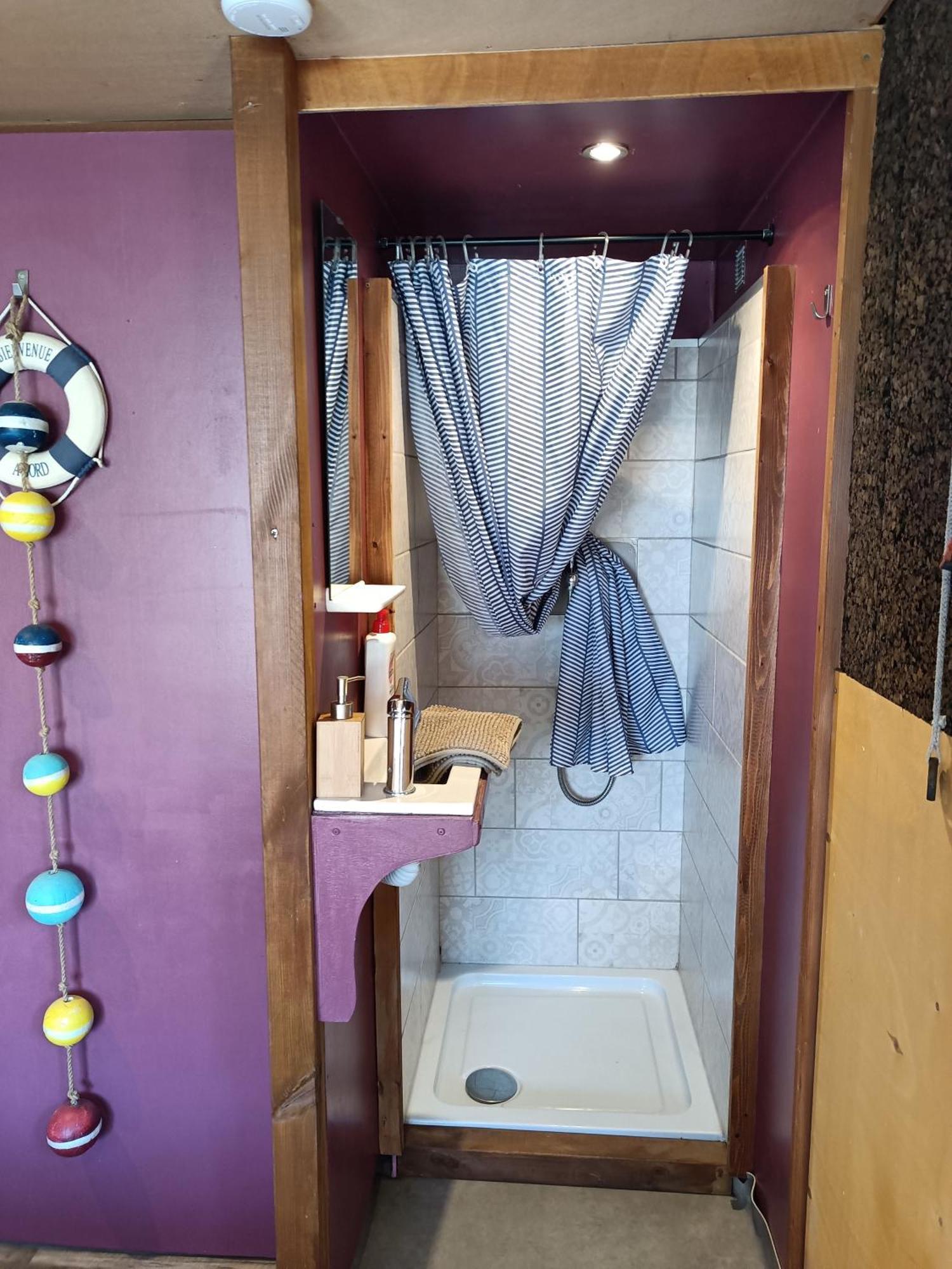 Ille Flottante, Maison Eclusiere Et Hebergements Insolites Sur Le Canal Hédé Exterior foto